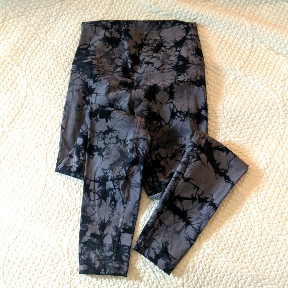 SOLD Lululemon full length yoga leggings